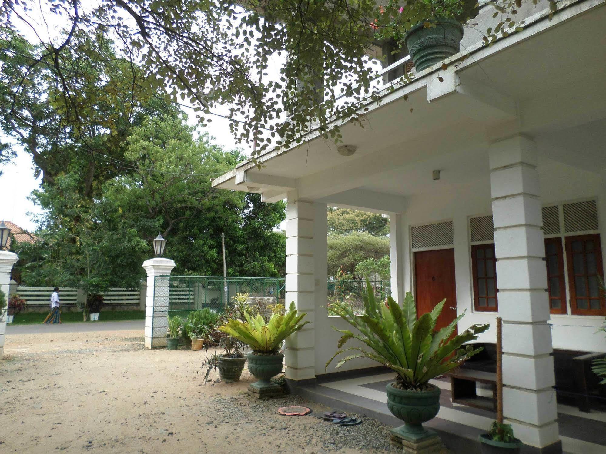 Hotel Senora Kataragama Ngoại thất bức ảnh