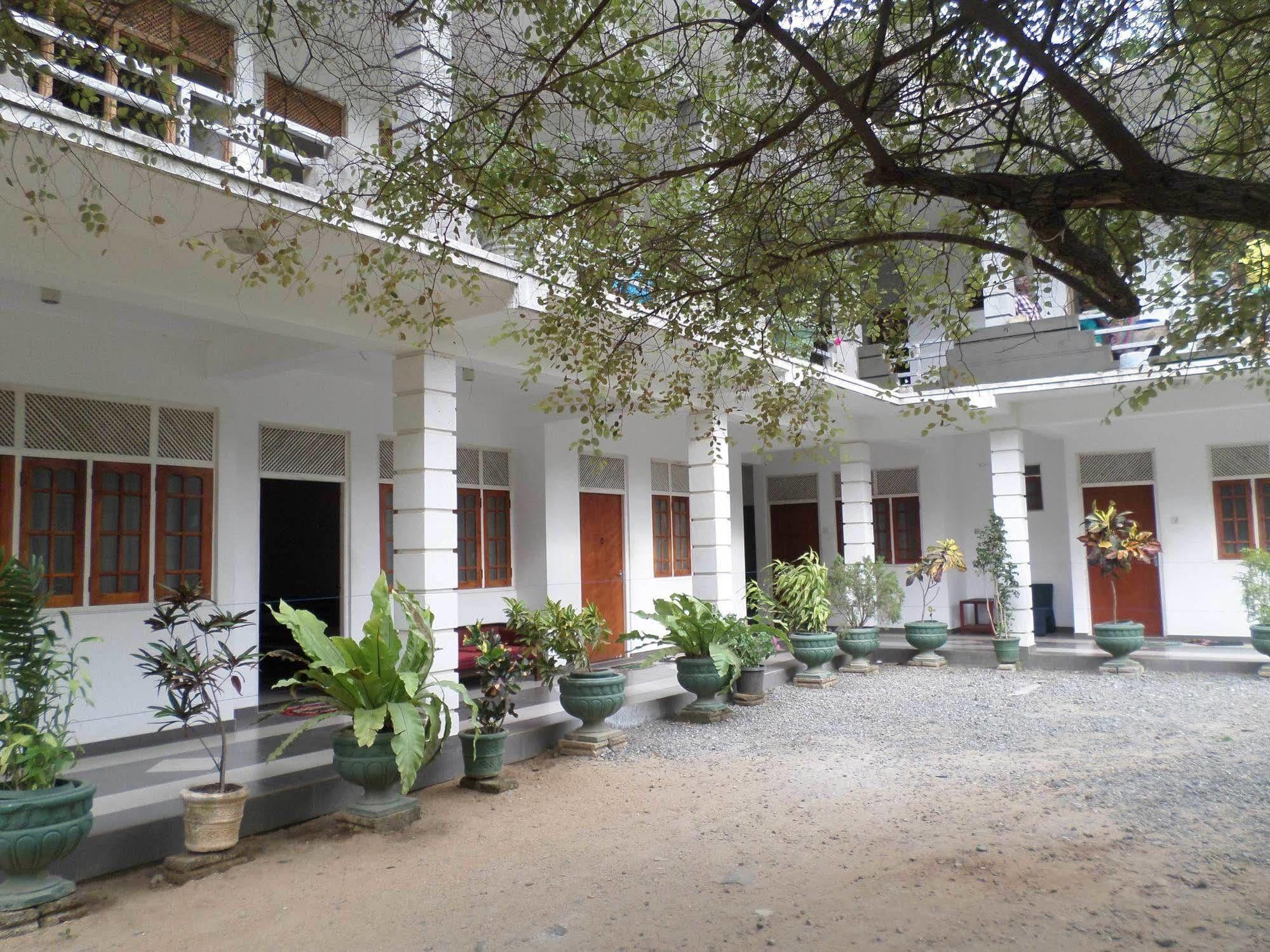 Hotel Senora Kataragama Ngoại thất bức ảnh