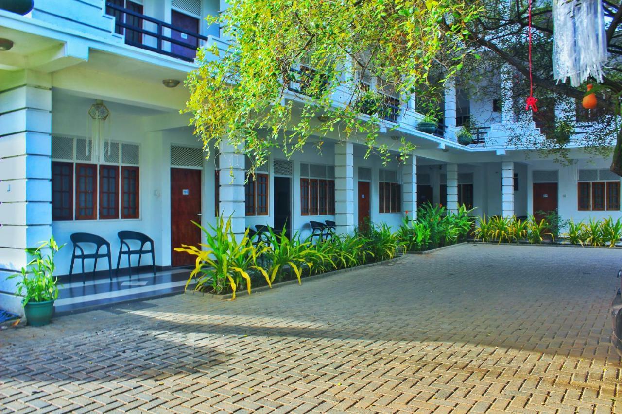 Hotel Senora Kataragama Ngoại thất bức ảnh