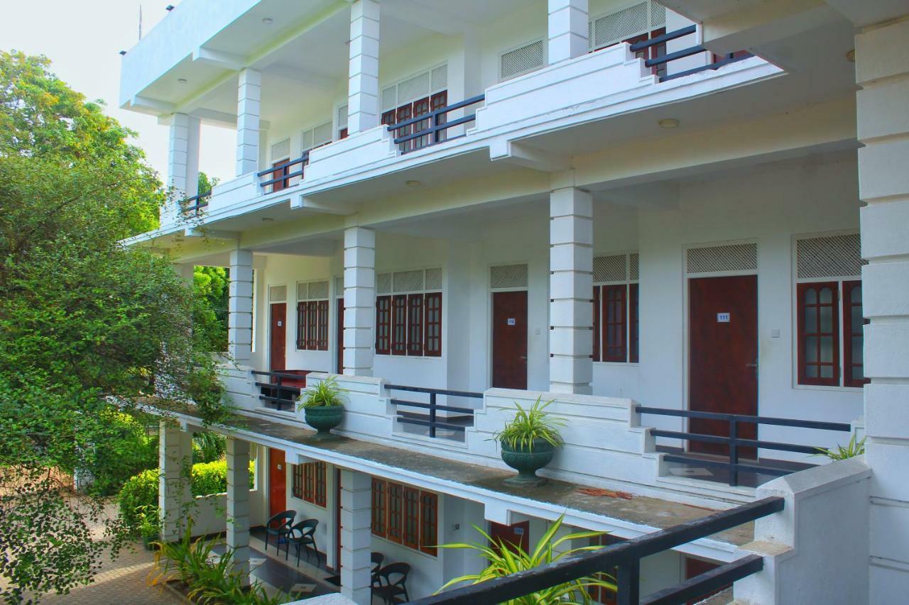 Hotel Senora Kataragama Ngoại thất bức ảnh